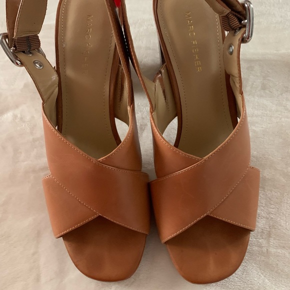 Tan DRESSY Sandals!👜 - Picture 2 of 6